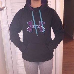 Under Armour sweat shirt